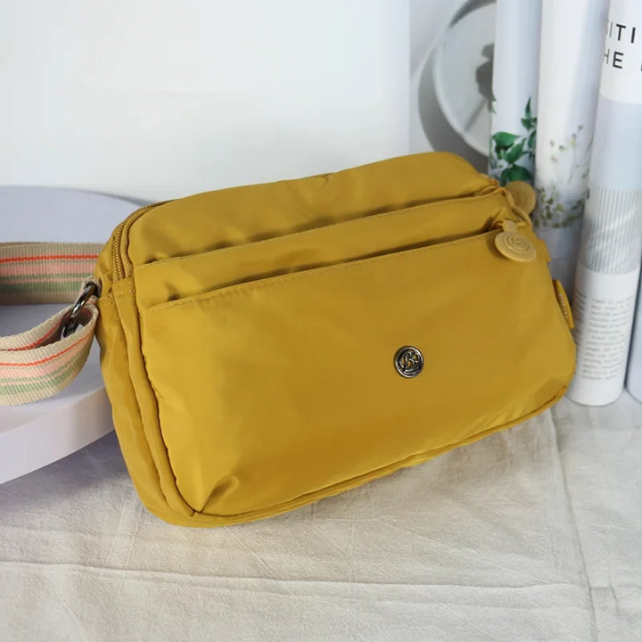 Sac banane femme pratique pour tous les jours. Maintient vos essentiels organisés et accessibles.