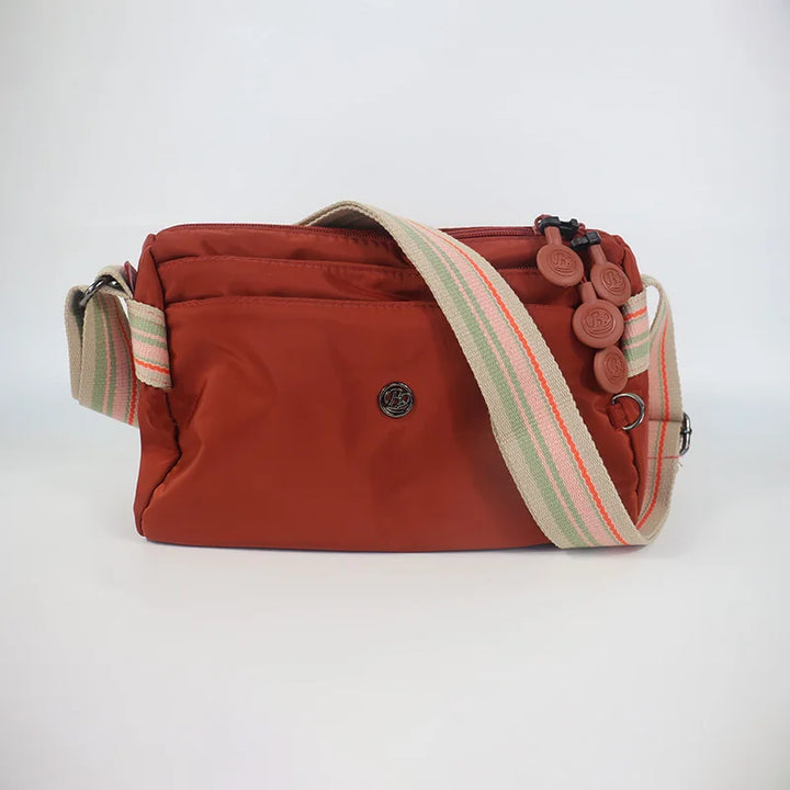 Sac banane femme imperméable, chic, pratique et sécurisé avec multiples compartiments pour voyage.