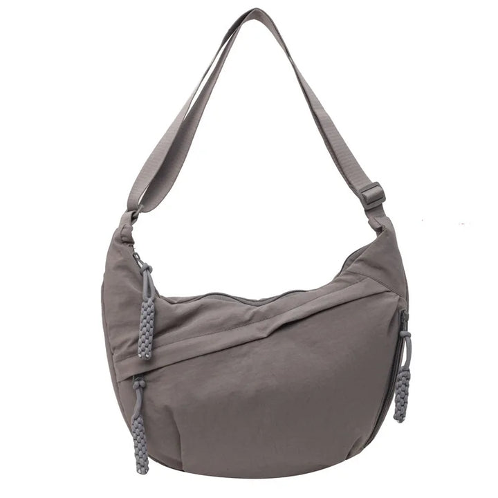 Sac bandoulière femme surdimensionné pour une allure décontractée chic au quotidien.