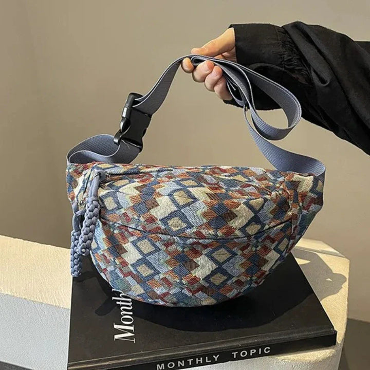 Sac banane femme en canvas résistant avec poche zippée, motif ethnique chic. Accessoire mode ajustable.