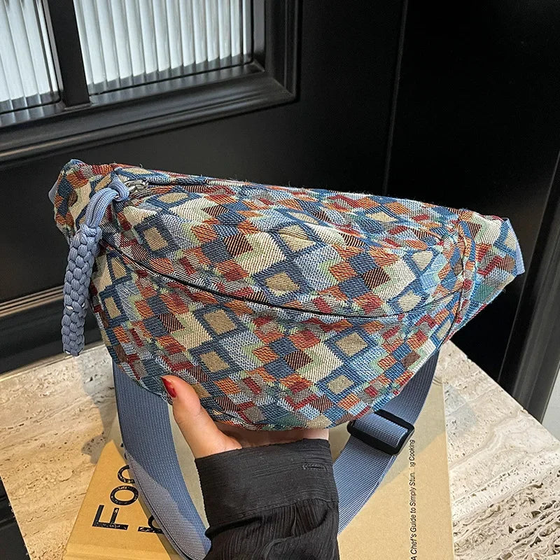 Sac banane femme pratique en canvas, style ethnique moderne. Une touche d'originalité pour votre tenue.