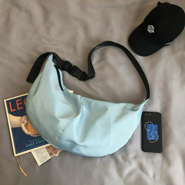 Sac bandoulière banane femme XXL beige, élégant et pratique en nylon pour un style moderne.