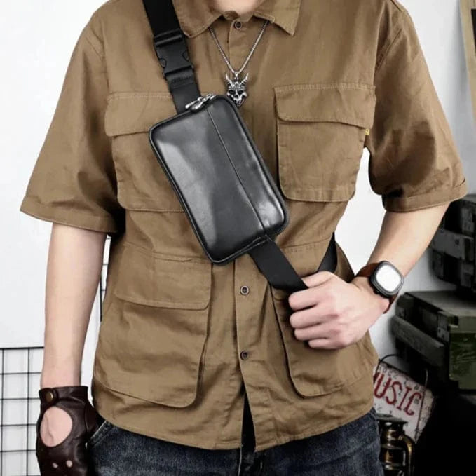 Sac banane Antoine en cuir véritable avec fermeture éclair, parfait pour la praticité au quotidien.