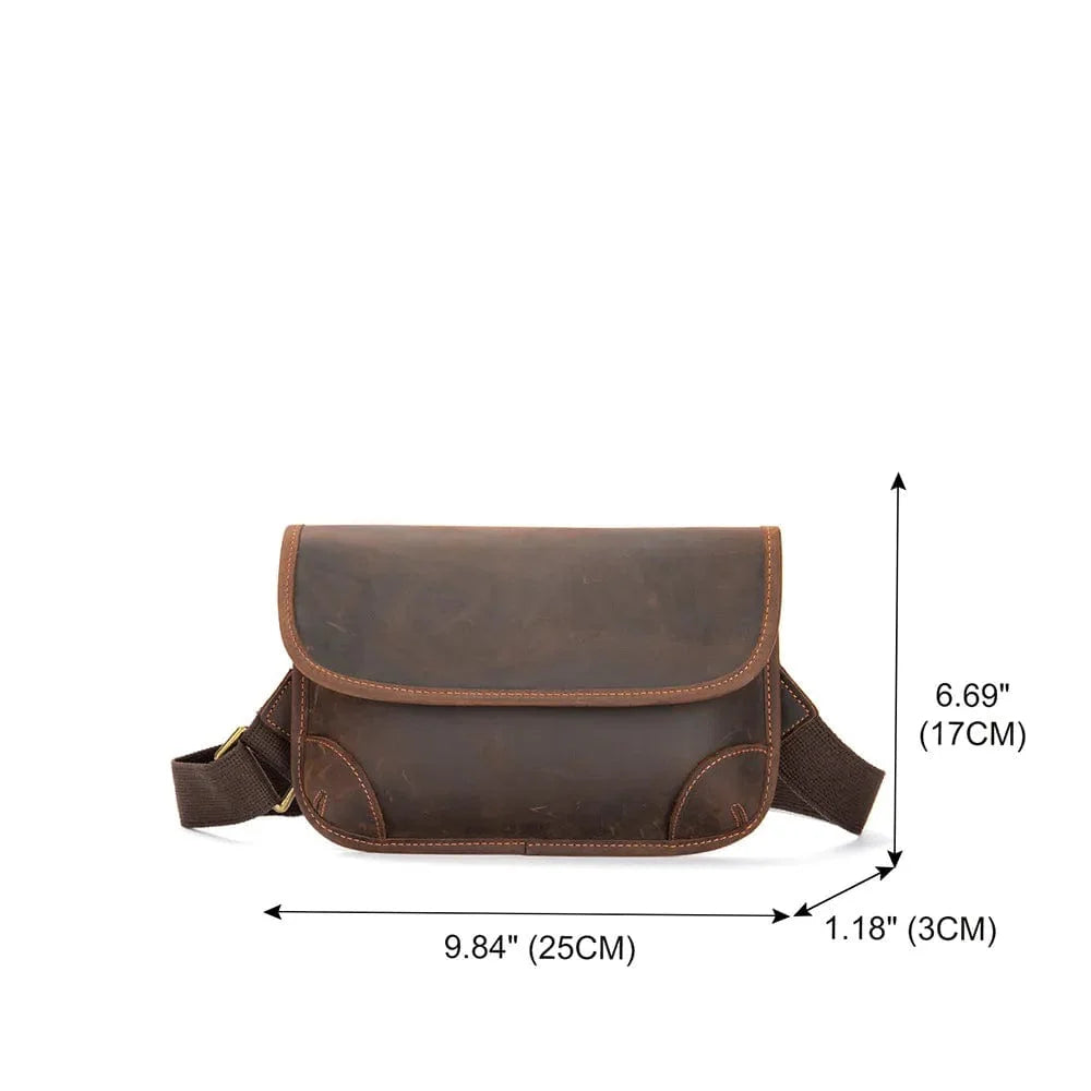 Sac banane en cuir véritable marron pour homme, style urbain, accessoire mode indispensable, sur mannequin.