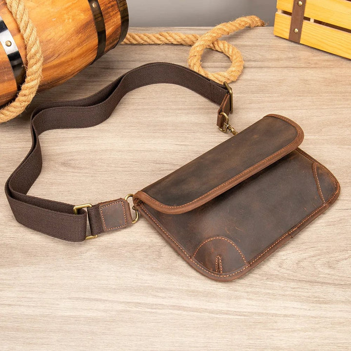 Sac banane cuir véritable homme, bandoulière ajustable, couleur café, parfait accessoire pour look moderne.
