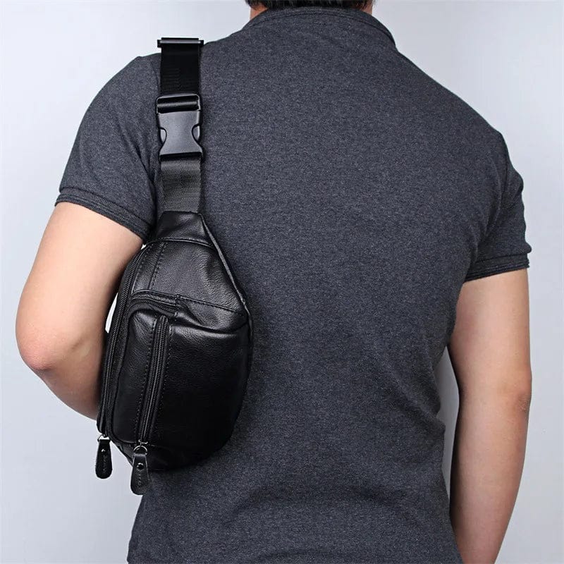 Sac banane homme en cuir véritable couleur café, avec poches intérieures, organisation optimale.