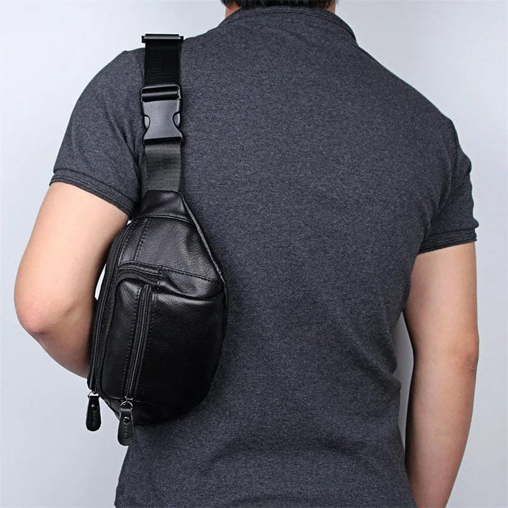 Sac banane homme en cuir véritable couleur café, avec poches intérieures, organisation optimale.