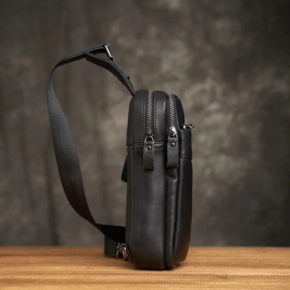 Sacoche homme en cuir noir, idéale pour un look urbain et décontracté