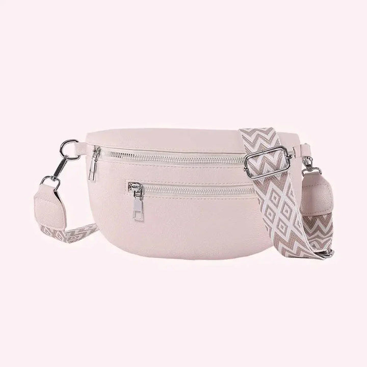 Sac banane noir en cuir PU pour femme, design compact et élégant, parfait pour accessoire mode urbain.