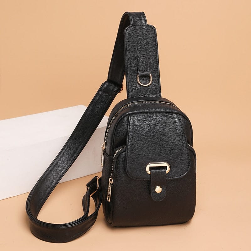 Sac banane de couleur bordeaux en cuir PU, porté sur la taille d'une femme, alliant mode et praticité