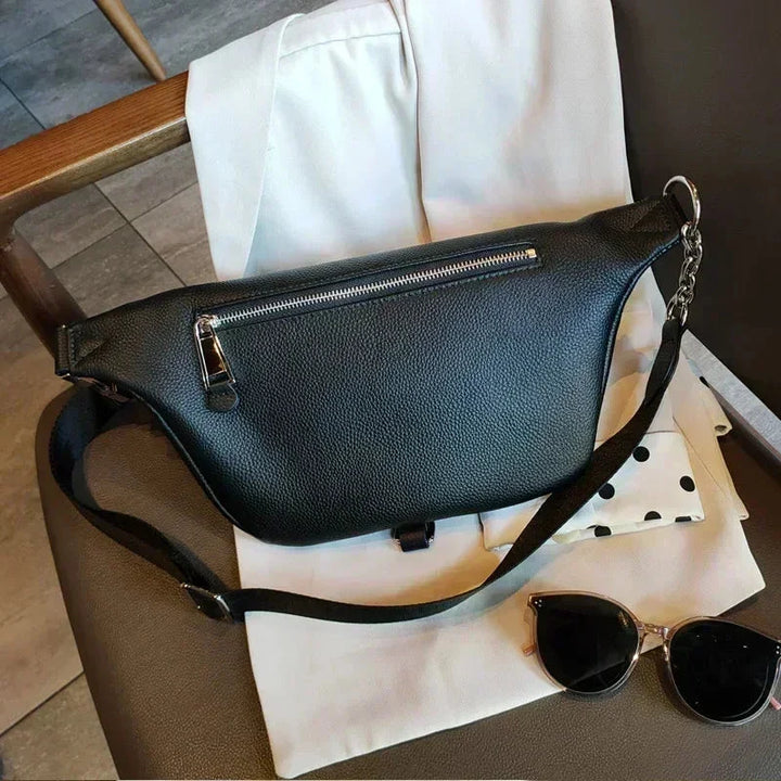 Maroquinerie de qualité: sac banane femme en cuir véritable, pratique et stylé pour tout âge.