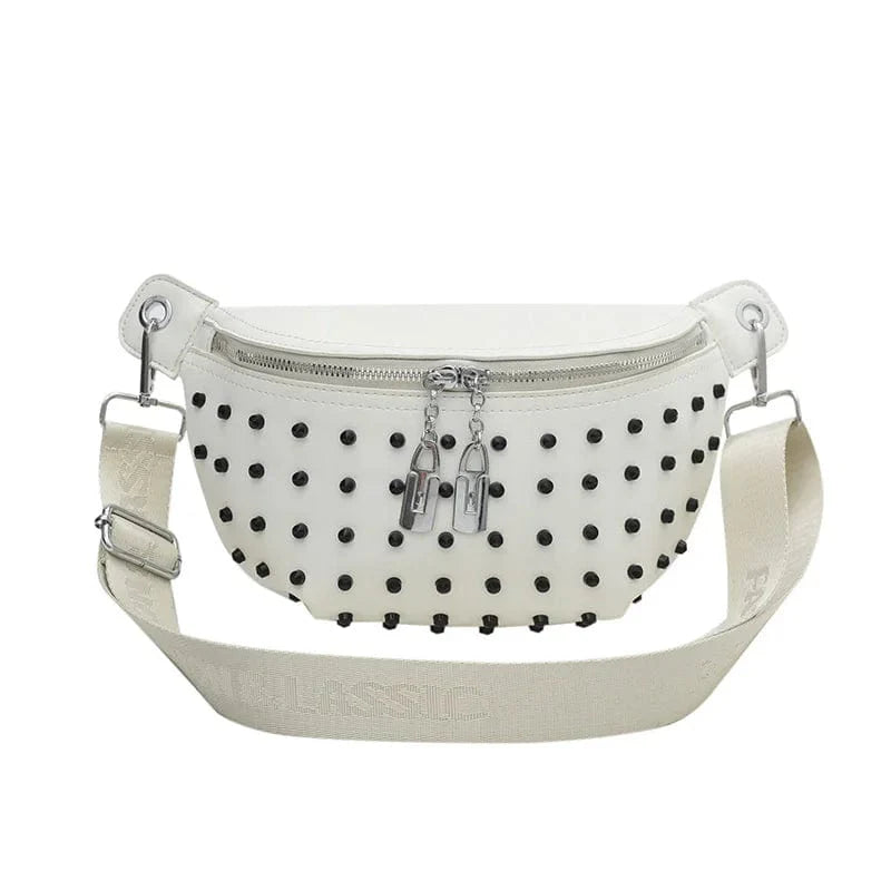 Sac banane chic blanc en cuir vegan, détail fermeture éclair dorée, idéal mode été féminine