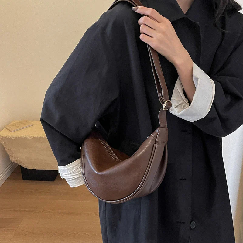 Sac banane élégant pour femme, porté à la taille, style décontracté et chic, en marron