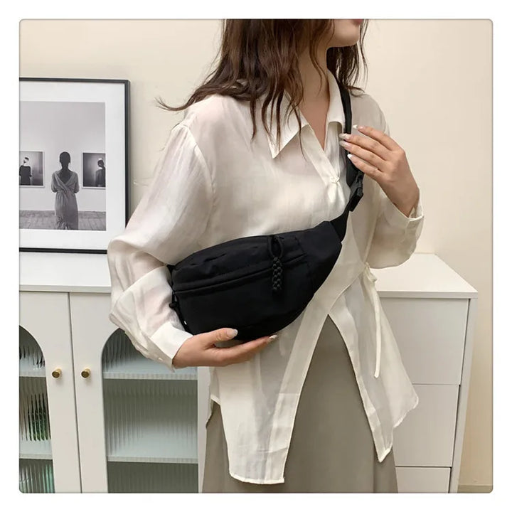 Sac banane femme en tissu élégant, pratique pour le sport, voyage ou la vie quotidienne.