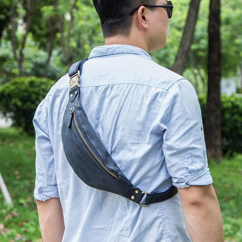 Sac banane homme Lyam en cuir souple, compartiment principal spacieux, accessoire essentiel