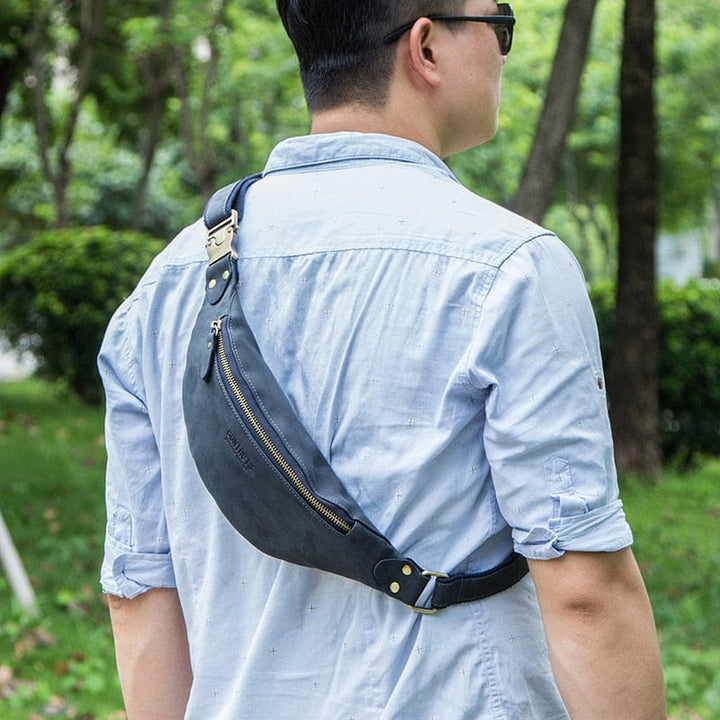 Sac banane homme Lyam en cuir souple, compartiment principal spacieux, accessoire essentiel