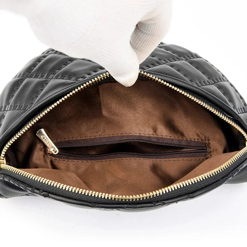 Sac banane en bandoulière pour femmes, matelassé beige, un sac à main tendance en cuir PU.