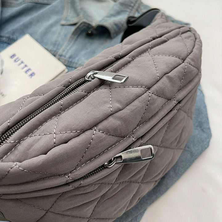 Sac de ville femme matelassé, sac banane noir polyvalent, parfait pour le quotidien et voyage.
