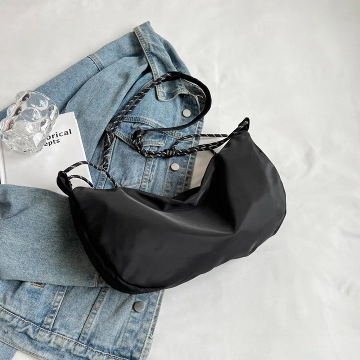 Sac bandoulière croisé pour femme, en toile kaki, un accessoire pratique et stylé pour la vie urbaine.