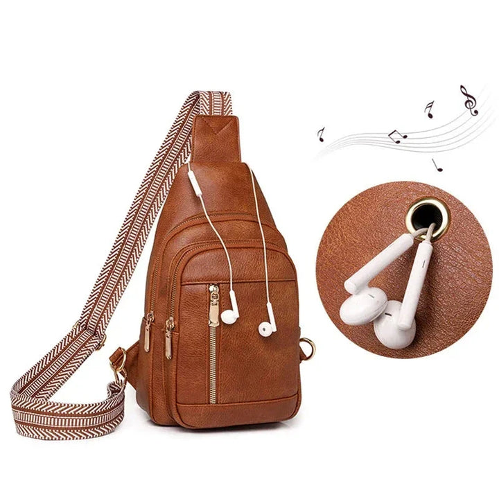 Détail du sac banane Pauline en cuir PU: fermeture éclair dorée et texture subtile du matériau rétro