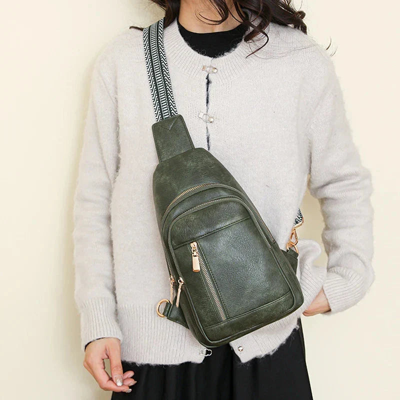 Vue de l'intérieur du sac banane Pauline rétro, montrant un rangement compact et pratique pour femme