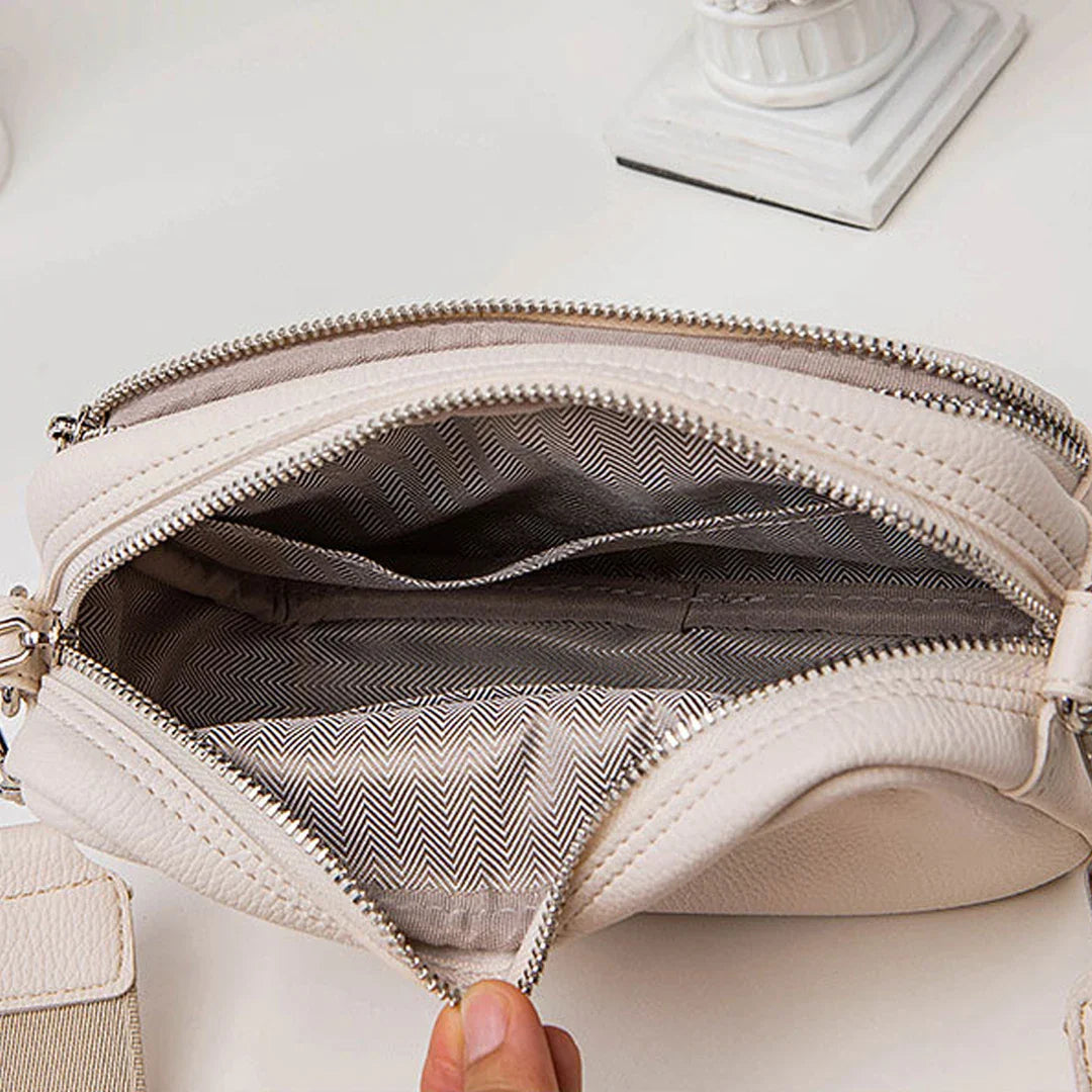 Sac femme rectangulaire moderne en similicuir caramel, sac banane chic, accessoire mode pour toutes occasions.