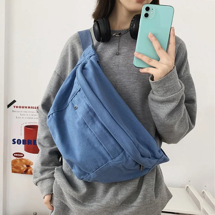 Sac banane XXL femme en tissu, tendance et pratique pour un usage quotidien.