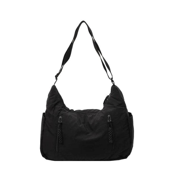 Sac de voyage léger en nylon pour femme, avec bandoulière confortable pour une mobilité sans effort.