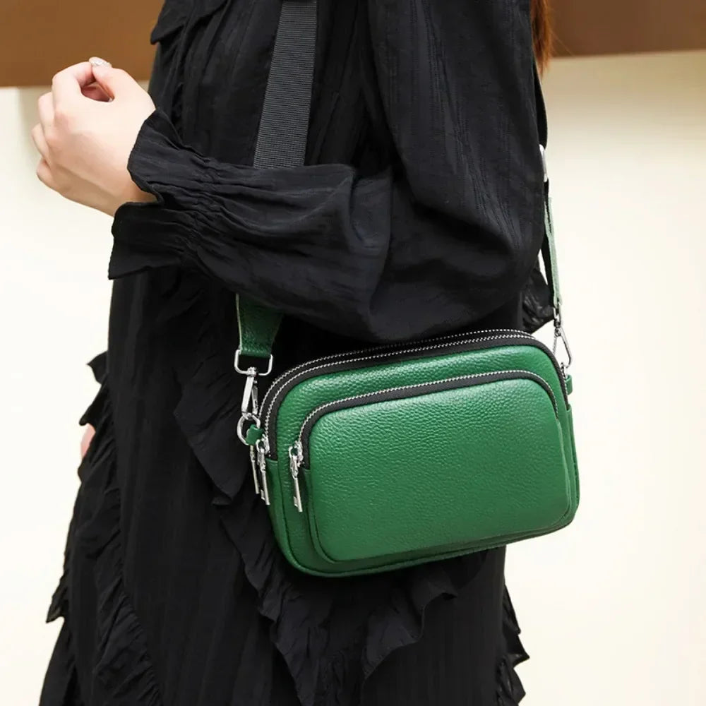 Sac femme carré compact en cuir, bandoulière ajustable, style élégant et quotidien.