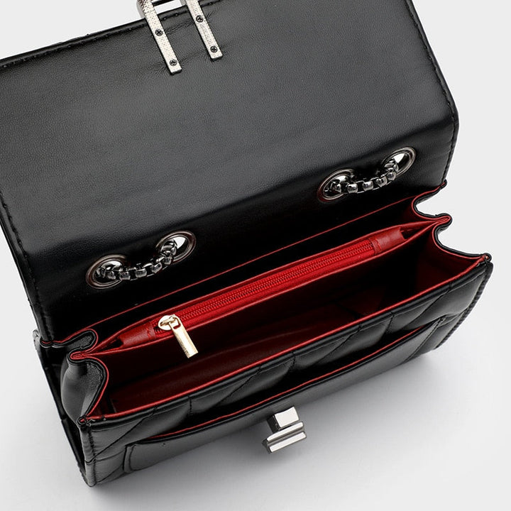 Sac bandoulière noir mat pour femme, design carré intemporel, en simili cuir élégant