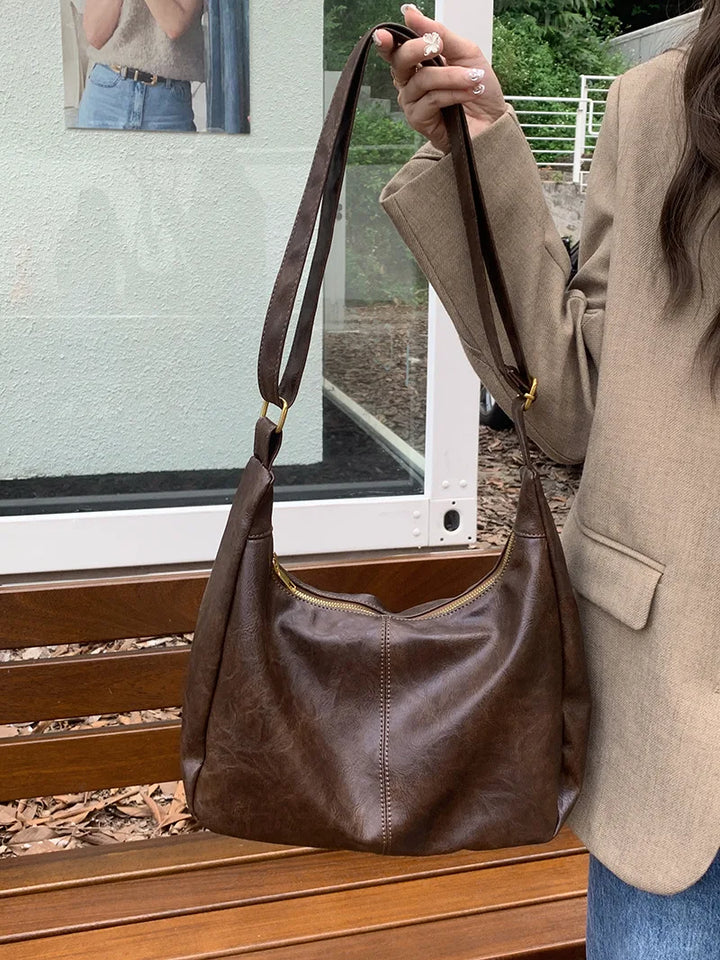 Sac à main femme porté croisé noir, pratique et mode, idéal pour accessoire quotidien élégant.
