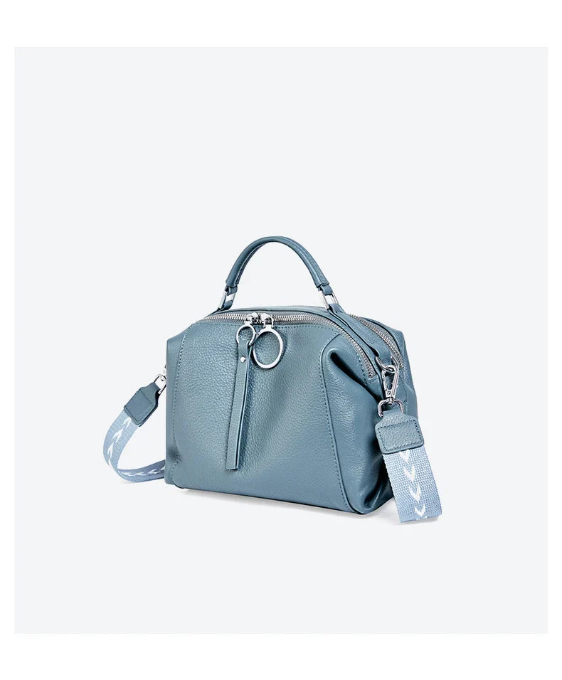 Sac bandoulière cuir polyvalent, idéal pour toutes les occasions, style femme affirmé.