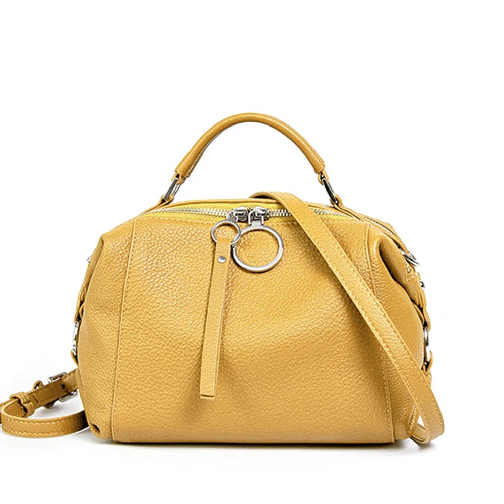 Sac bandoulière cuir pour femme, classique et élégant, maroquinerie de qualité supérieure.