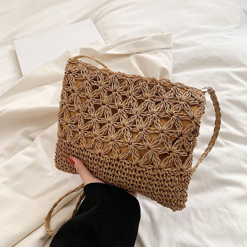 Sac à main en paille marron clair pour femme, sacoche tendance et légère, parfait accessoire estival.