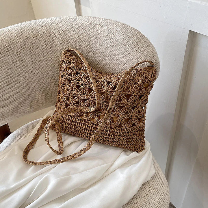 Sac bandoulière femme en raphia naturel, avec bandoulière réglable, style artisanal et mode bohème.