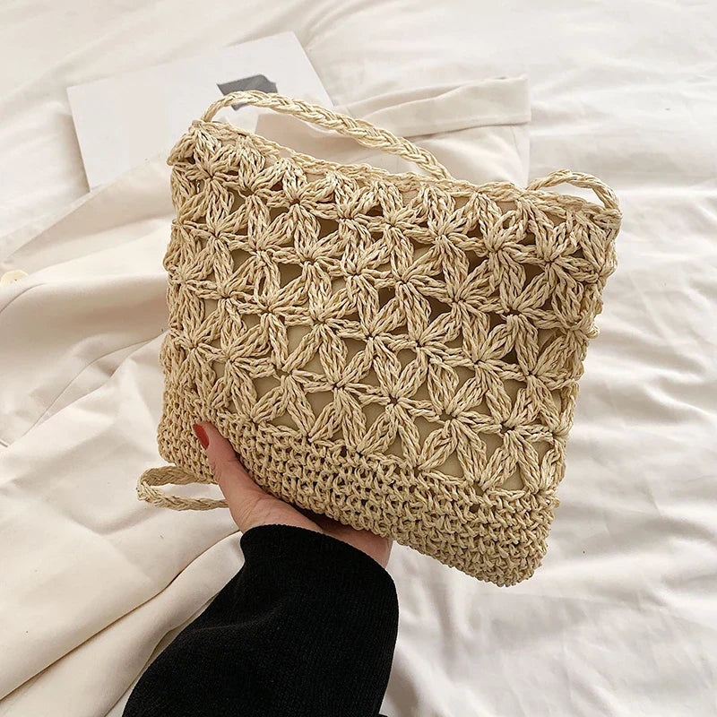 Sac femme en raphia, sacoche tendance avec détails tressés, accessoire d'été, couleur naturelle.