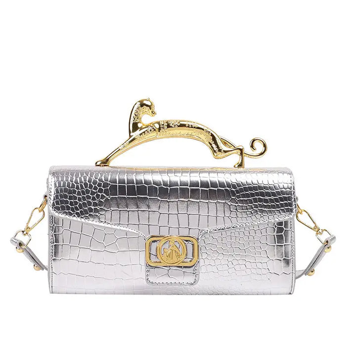 Sac bandoulière femme argenté élégant en similicuir croco texturé, idéal pour soirées et événements stylés.