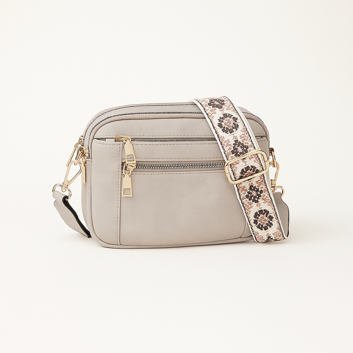 Accessoire élégant: sac à bandoulière marron, style bohème vintage pour femme. Tendance et chic.
