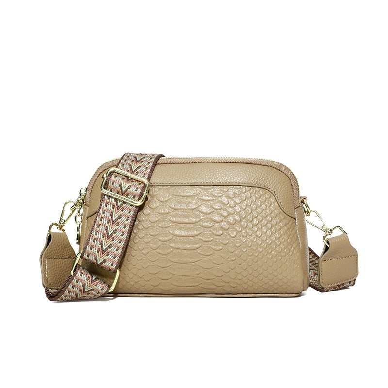 Sac bandoulière femme effet croco noir, chic et tendance, parfait pour toutes les occasions.