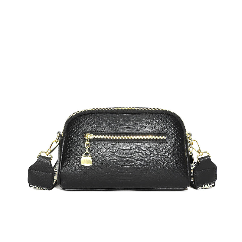 Sac à bandoulière femme effet croco rose poudré, apportant une note de féminité et de tendance.