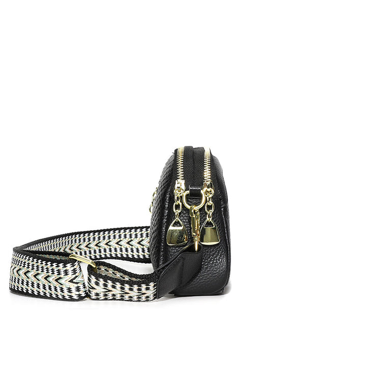 Sac bandoulière femme en cuir vegan croco gris, un accessoire moderne et versatile pour l'épaule.