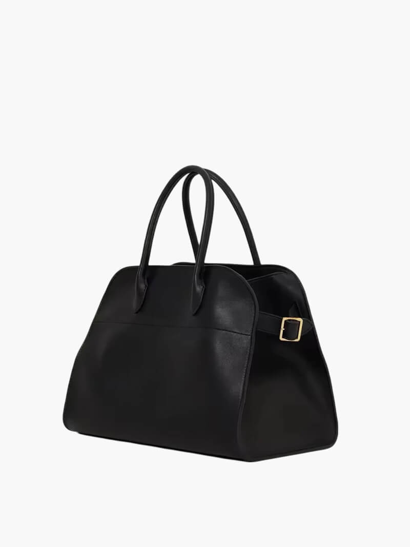 Magnifique sac bandoulière en cuir de luxe, design intemporel pour la femme moderne et exigeante.