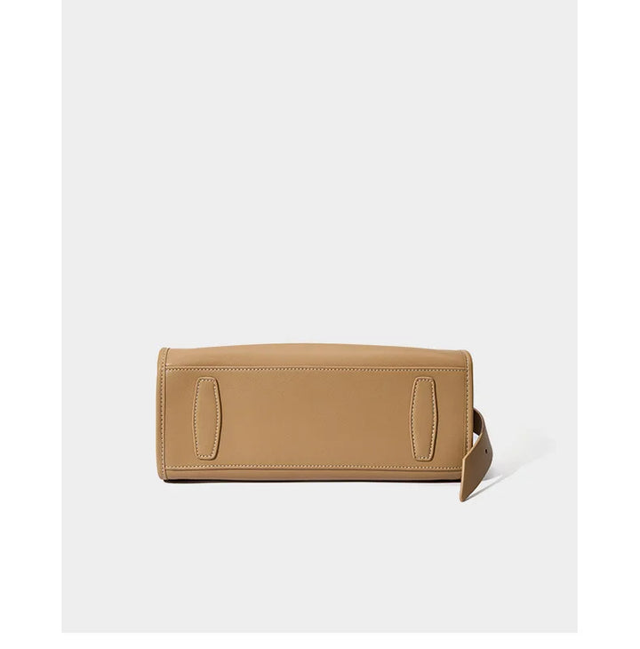 Sac bandoulière femme en cuir marron clair, style moderne et élégant.