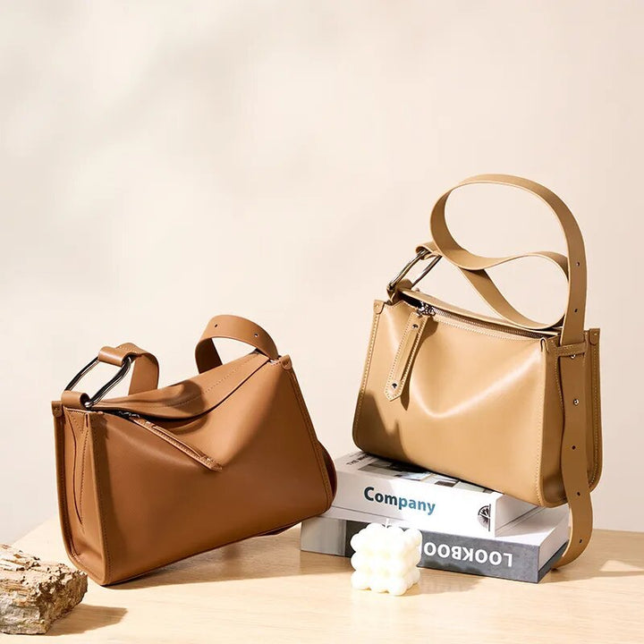 Sac femme en cuir avec bandoulière, idéal pour un usage quotidien, couleur beige.