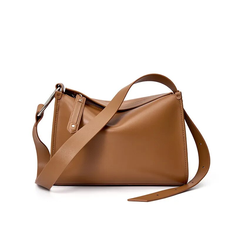 Maroquinerie de qualité: sac bandoulière élégant en cuir véritable, ton camel.