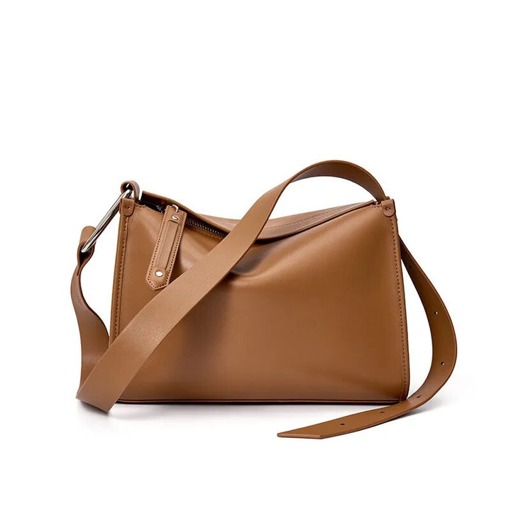 Maroquinerie de qualité: sac bandoulière élégant en cuir véritable, ton camel.