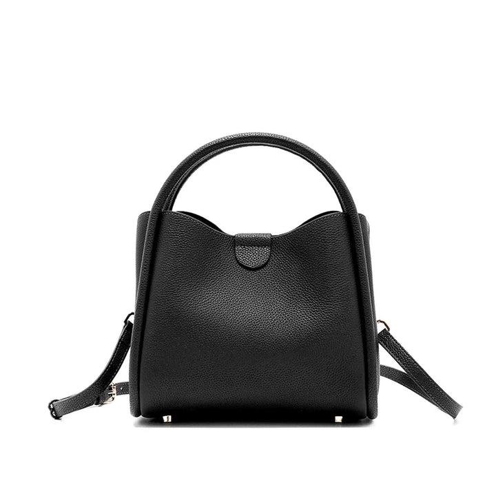 Sac bandoulière en cuir de qualité pour femme, chic et durable, disponible en plusieurs teintes.