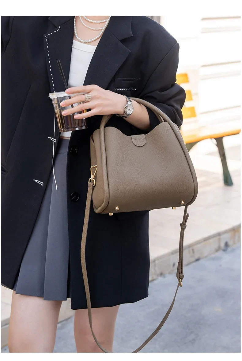 Sac à main bandoulière en cuir pour femmes, style chic et design pratique, toutes couleurs.