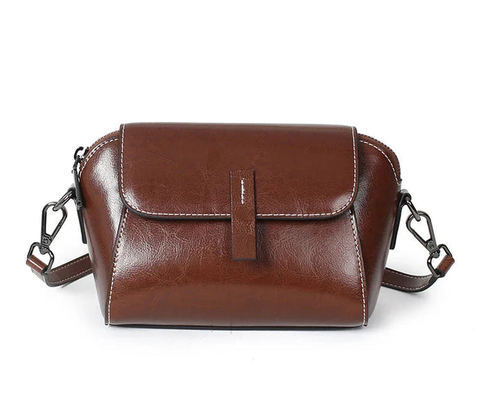 Sac bandoulière femme en cuir PU marron camel. Accessoire élégant et pratique pour un look mode au quotidien.