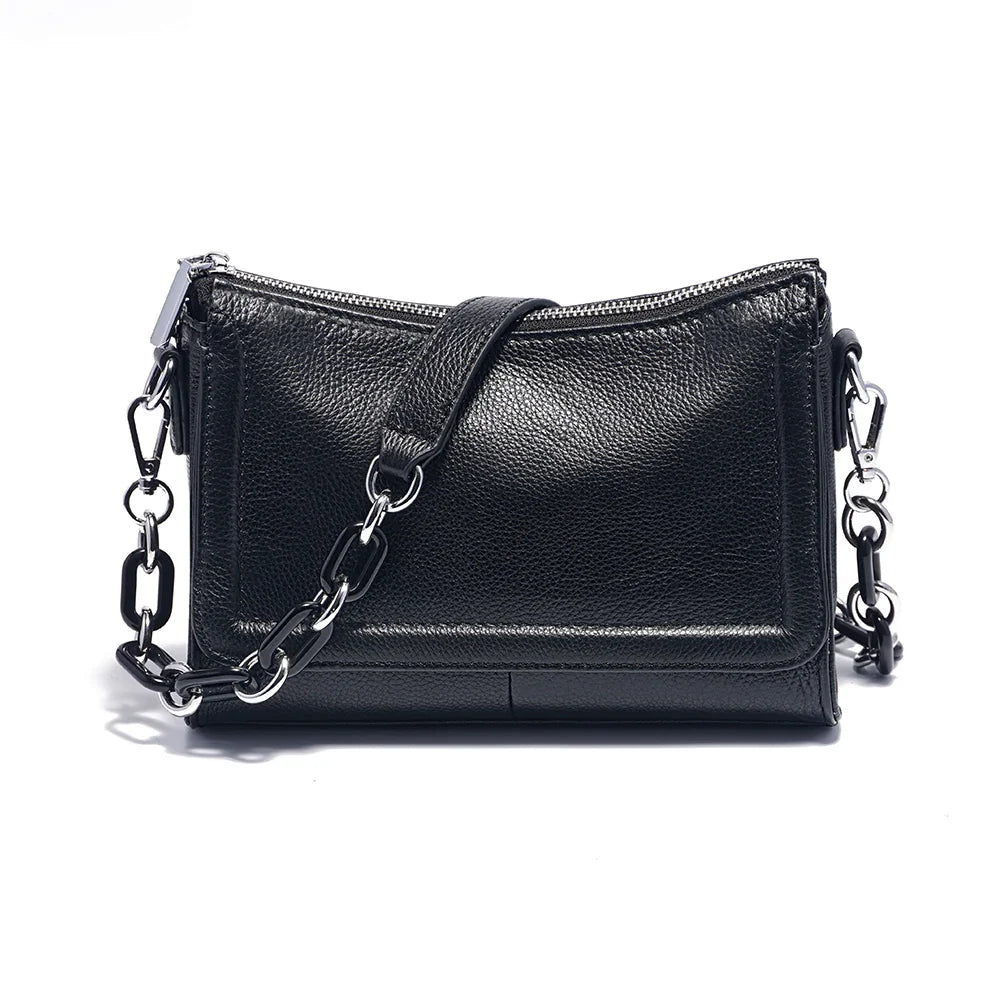 Sac femme en cuir végétalien marron, porté épaule, polyvalent et accessoire mode incontournable.